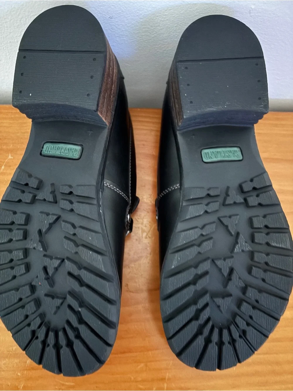 Eastland sleek black